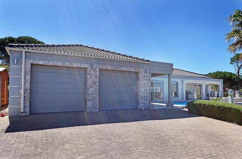 To Let 4 Bedroom Property for Rent in Dennegeur Western Cape